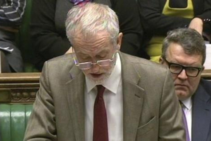 Captura de un video que muestra a Corbyn hablando en la Cámara de los Comunes, el jueves.-EFE