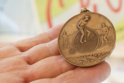 Medalla de una prueba ciclista. SANTI OTERO