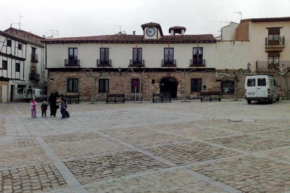 La plaza Mayor y el Ayuntamiento protagonizan dos de los proyectos que ya están sobre la mesa municipal.-ECB