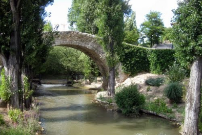 El puente se ubica junto al parque El Barriles