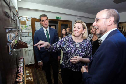 La consejera de Familia, Isabel Blanco y el titular de la Presidencia, Ángel Ibáñez visitaron la Comunidad Terapéutica Fundación Candeal Proyecto Hombre.-ICAL