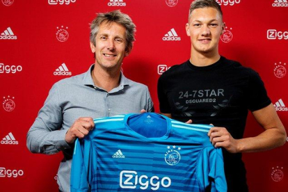 Kjell Scherpen junto a Edwin Van der Sar.-AJAX