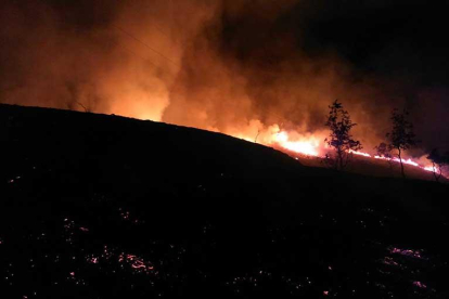 Incendio en Cuestahedo a mediados del mes pasado provocado por el mismo sujeto.-A.G.