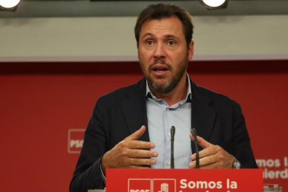Rueda de prensa de Óscar Puente tras la reunión de la Comisión Permanente del PSOE.-DAVID CASTRO