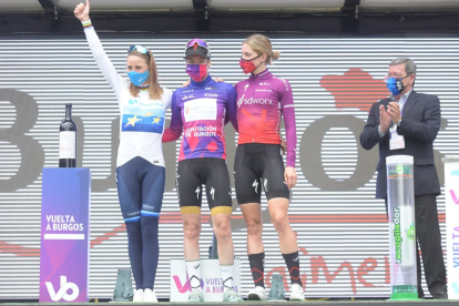 Imagen del podio final de laVuelta a Burgos, formado por las holandesas Van der Breggen, Van Vleuten y Vollering. R. ORDÓÑEZ