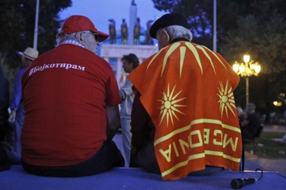 Participantes en una protesta para reclamar el boicot al referéndum para el cambio de denominación de Macedonia.-THANASSIS STAVRAKIS (AP)