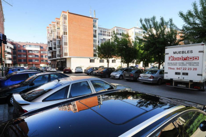 Imagen actual de la calle Molino de Salinas que, actualmente, no tiene salida a la calle Villafranca.-ISRAEL L. MURILLO