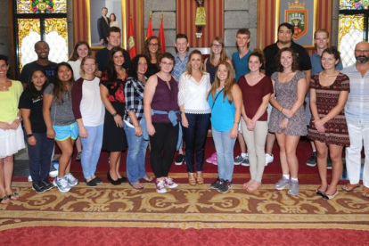 Estudiantes americanos en una visita al Ayuntamiento.-ISRAEL L. MURILLO