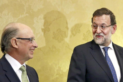 Cristóbal Montoro y Mariano Rajoy.-ARCHIVO / EFE