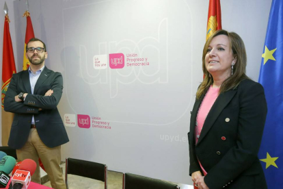 Sergio Carpio Mateos y Rosario Pérez Pardo, ayer, en la rueda de prensa para presentar al número uno.-RAÚL G. OCHOA