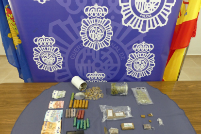 Imagen de la droga confiscada en el registro policial. ECB