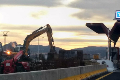 Obras en el tramo de enlace de la extinta autopista AP-1 con la AP-68.-ECB
