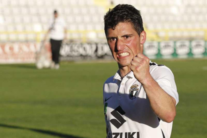 Jorge Fernández hace un gesto de rabia después de que el equipo venciera al Coruxo.-SANTI OTERO