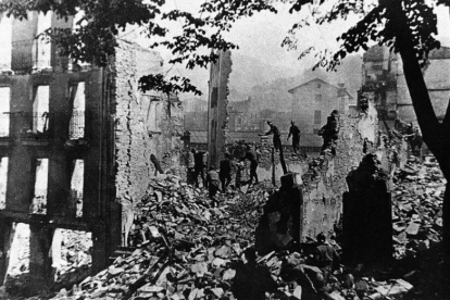 Durango quedó destruida por las bombas lanzadas por la aviación de Mussolini.-