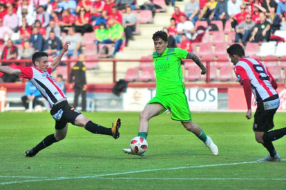 El CD Mirandés se ha quedado sin margen de error tras la contundente derrota encajada frente a la UD Logroñés-Jose Esteban Egurrola