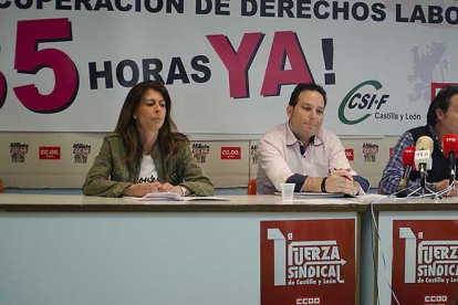 Silivia Cámara (CSI-F), Marcos Citores(CCOO) y Joaquín Porres (UGT), durante la rueda de prensa de ayer.-SERGIO ISAR