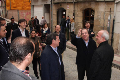 Juan Vicente Herrera (centro) junto a César Rico (izquierda) y José María Martínez (derecha).-G.G.