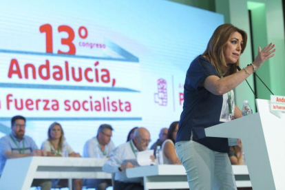 Susana Díaz interviene en el congreso del PSOE andaluz, este sábado.-JULIO MUÑOZ (EFE)