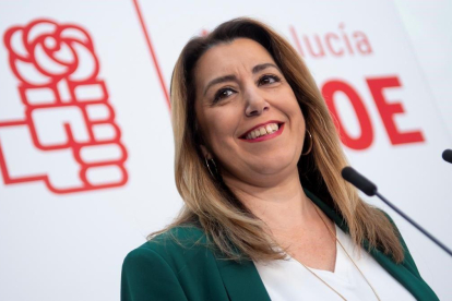 La presidenta andaluza en funciones, Susana Díaz, en la rueda de prensa que ha ofrecido este viernes.-RAÚL CARO (EFE)