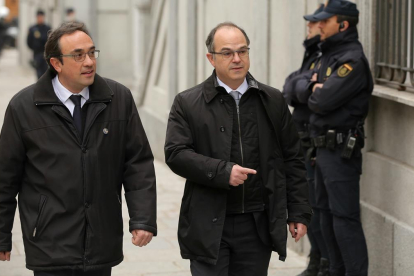 Los exconsellers Josep Rull (izquierda) y Jordi Turull, el pasado marzo, cuando acudieron a declarar en el Tribunal Supremo. /-JOSÉ LUIS ROCA
