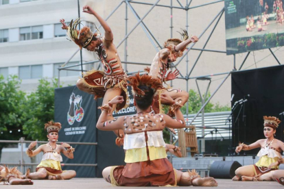 El Conjunto de Danza Krida Budaya de la Universidad de Indonesia de Yakarta, en un momento de la clausura.-Raúl Ochoa
