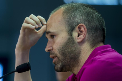 Andrés Iniesta, durante la rueda de prensa de este sábado previa a la final de la Copa del Rey que enfrentará al Barça y al Sevilla.-JORDI COTRINA