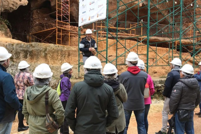 Terradillos en una charla en los yacimientos de Atapuerca. ECB