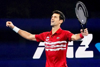 Djokovic celebra la victoria ante Nadal en la ATP Cup, este domingo.-EFE