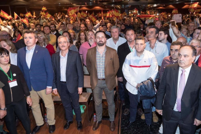 Santiago Abascal y José Antonio Ortega Lara, en el acto de Vox en Murcia-MARCIAL GUILLÉN