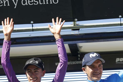 Sosa y Carapaz, ahora compañeros en el Ineos, en el podio de 2019. SANTI OTERO
