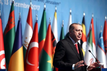 El presidente turco durante la conferencia de la Organización para la Cooperación Islámica.-YASIN BULBUL / AFP