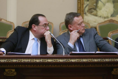 Ciudadanos está representado por José María Fernández (iz9 y Lorenzo Rodríguez (d).-R. O.
