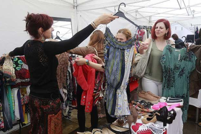 En esta venta especial se ponen a la venta prendas de moda, seleccionadas por su calidad y vistosidad.-RAÚL OCHOA