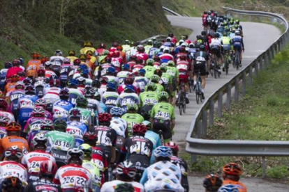 Pelotón ciclista.-EFE / QUIQUE GARCÍA