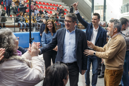 López, Peña, De la Rosa y Tudanca en su llegada al polideportivo Lavaderos. SANTI OTERO