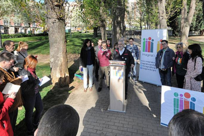 La rueda de prensa se realizó ayer en el parque del Doctor Vara con los responsables de Imagina Burgos.-ISRAEL L. MURILLO