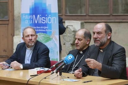 A la izquierda, Ruiz, acompañado de Dal Toso y Calderón durante la presentación.-RAÚL G. OCHOA