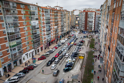 La circulación de vehículos entre las calles Alejandro Yagüe e Igualdad se restringirá al el acceso a los garajes. TOMÁS ALONSO