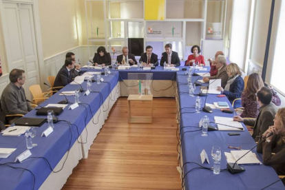 José Ramón Alonso y Javier Lacalle presidieron la reunión del patronato del Instituto de la Lengua celebrada en el Palacio de la Isla-Santi Otero