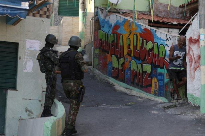Soldados brasileños durante un operativo en Río de Janeiro.-