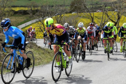 Eider Merino y Sara Martín en una etapa de la Vuelta Femenina.  Daniel Peña
