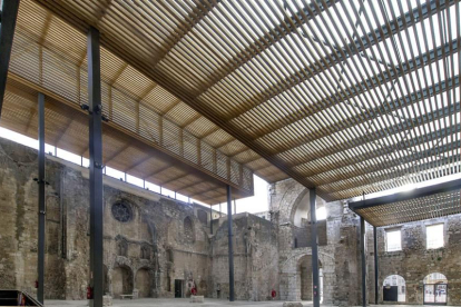 Interior del Monasterio de San Juan donde puede apreciarse la cubierta.-ISRAEL L. MURILLO