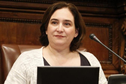 Ada Colau, en el pleno de este viernes.-ALEIX FREIXAS