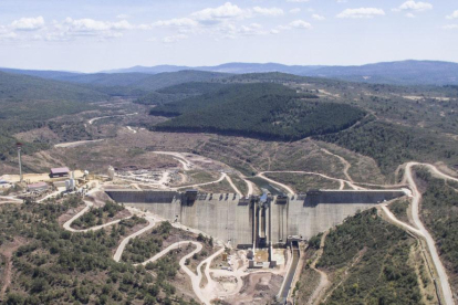 El hormigonado de la faraónica infraestructura se completará a finales de año.-ISRAEL L. MURILLO