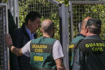 González es trasladado a la Audiencia Nacional para prestar declaración ante el juez.-EFE / SANTI DONAIRE