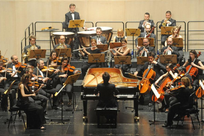 Iván Martín, director y pianista solista en el último concierto de la temporada pasada, toma las riendas de la Orquesta Sinfónica de Burgos como titular.-Israel L. Murillo