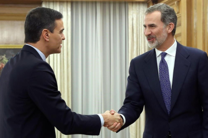 El Rey recibe al presidente del Gobierno en funciones, Pedro Sánchez, durante las consultas para la investidura.-EFE