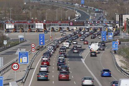 Imagen de la entrada del entorno del peaje de la autopista AP-1 en Castañares.-RAÚL G. OCHOA