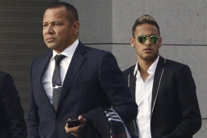 Neymar y su padre, en una declaración ante la Audiencia Nacional el pasado mes de febrero.-EFE / KIKO HUESCA