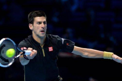 Djokovic devuelve una derecha a Berdych en el Masters del Londres.-Foto: AFP / GLYN KIRK